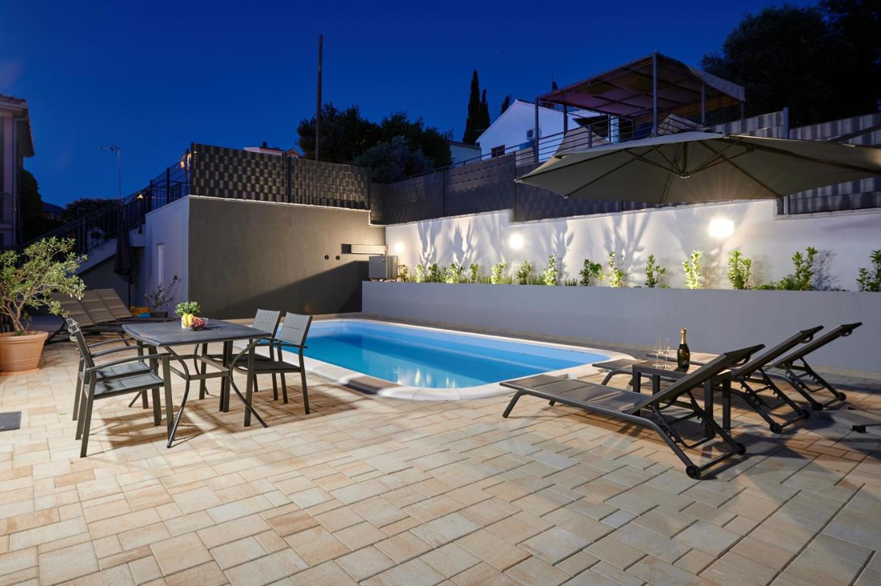Nela & Sara - 2 Apartments With Heated Swimming Pool Сегет Враница Екстериор снимка