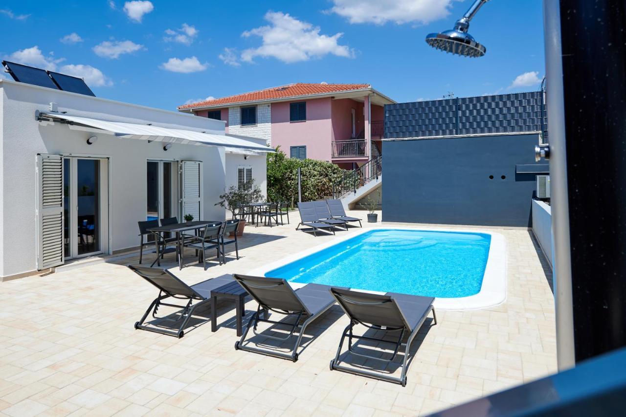 Nela & Sara - 2 Apartments With Heated Swimming Pool Сегет Враница Екстериор снимка